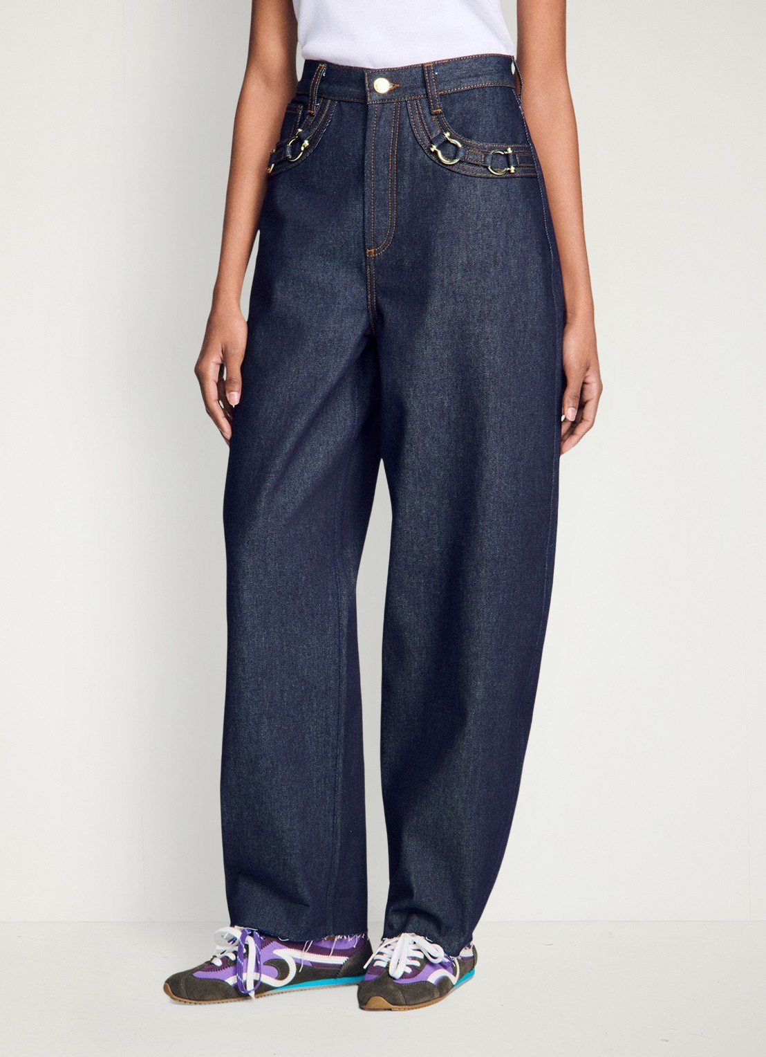 Sandro High waist barrel jeans met donkere wassing en decoratie - detail indigo