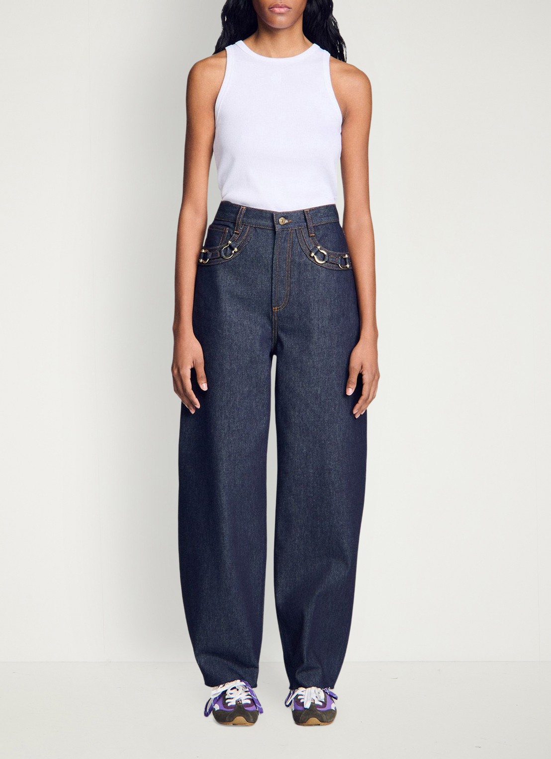 Sandro High waist barrel jeans met donkere wassing en decoratie - detail 2 indigo