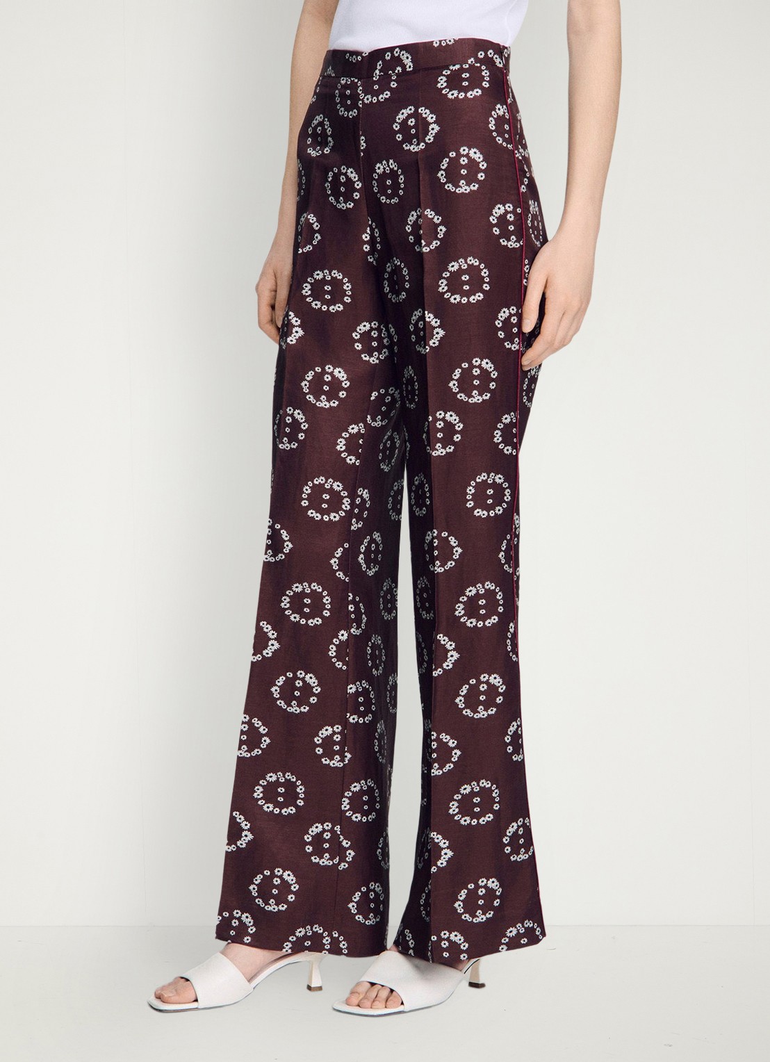 Sandro High waist flared broek in linnenblend met bloemenprint - detail 2 bruin