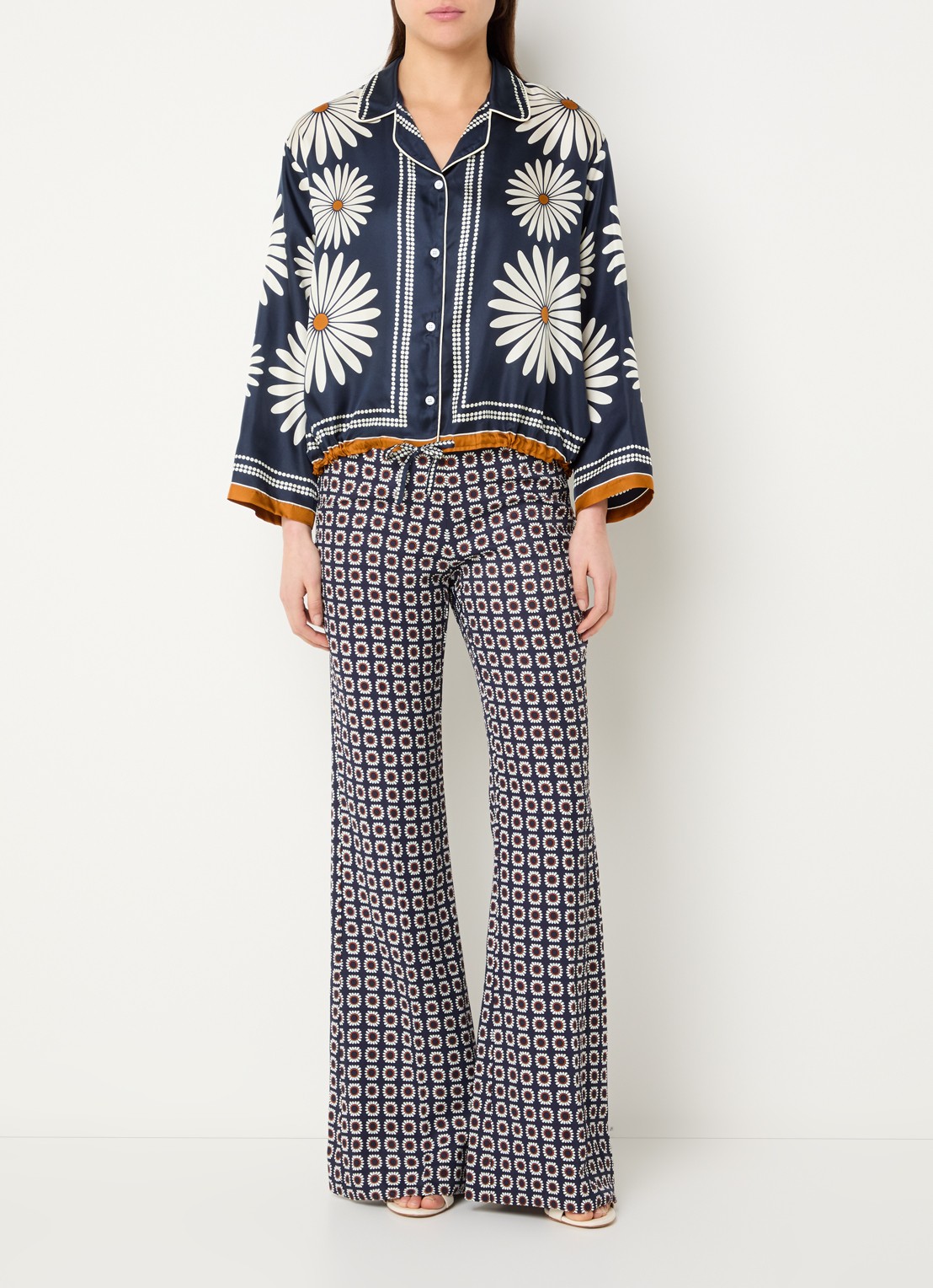 Sandro High waist flared fit broek in linnenblend met bloemenprint - voorkant 2 donkerblauw