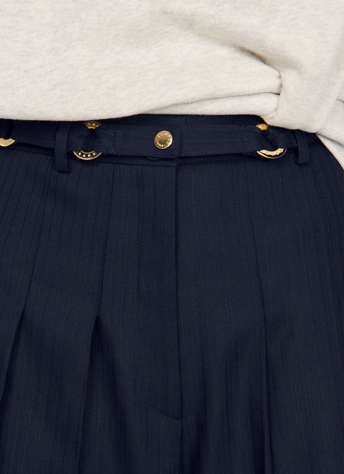 Sandro High waist loose fit korte broek met plooien en afneembare riem - detail 4 donkerblauw