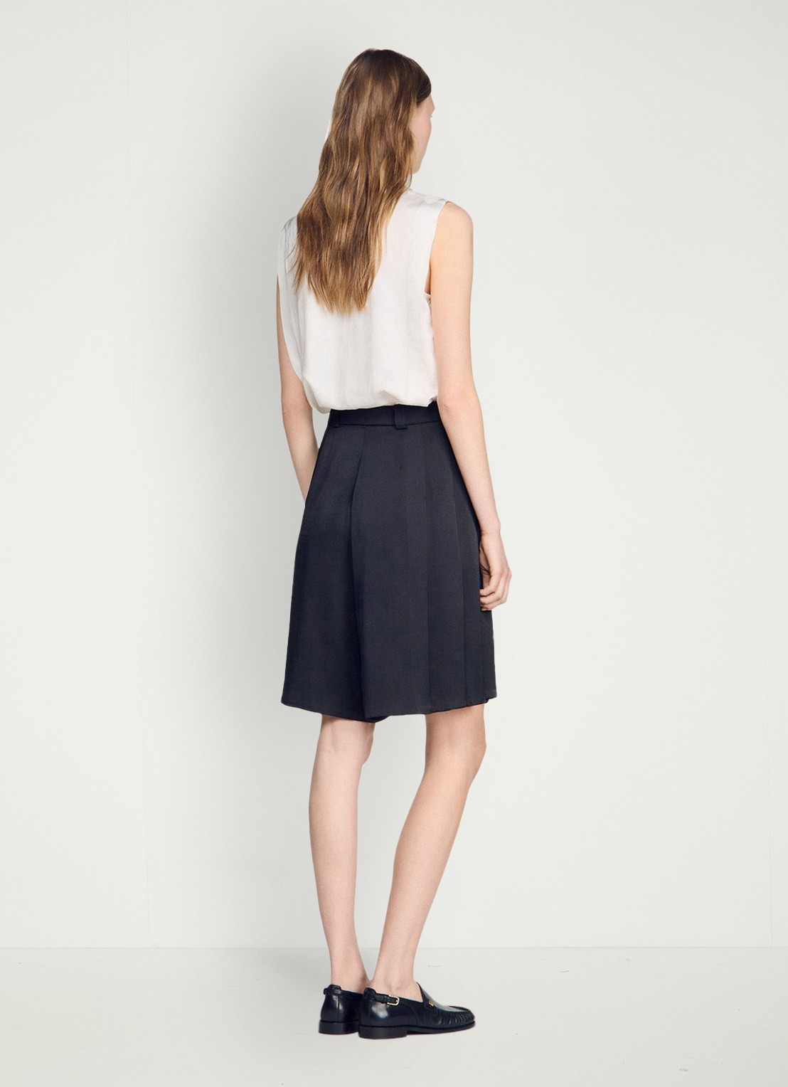 Sandro High waist loose fit korte broek met plooien - achterkant black / zwart