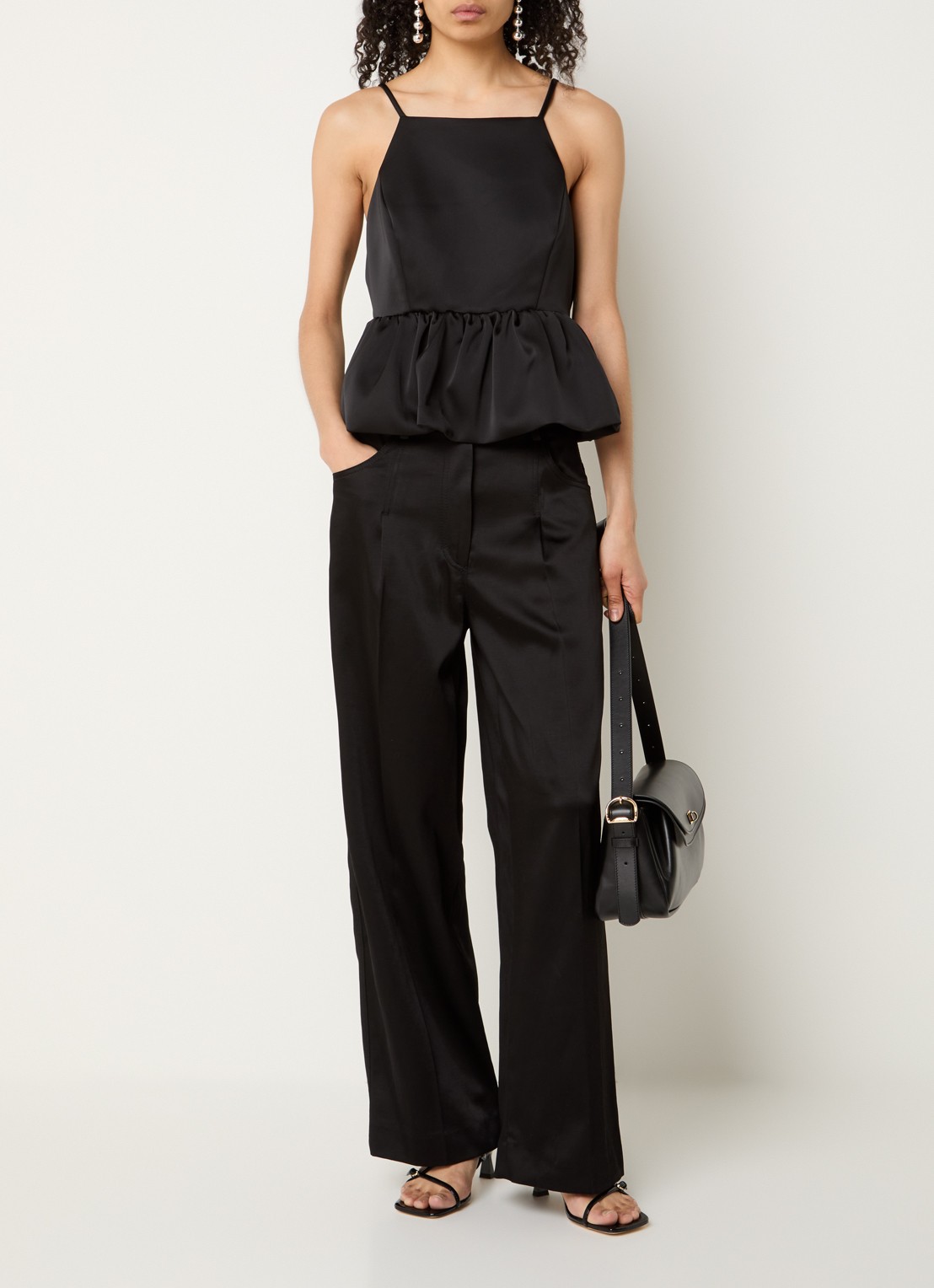Sandro High waist loose fit pantalon van satijn met steekzakken - voorkant 2 zwart