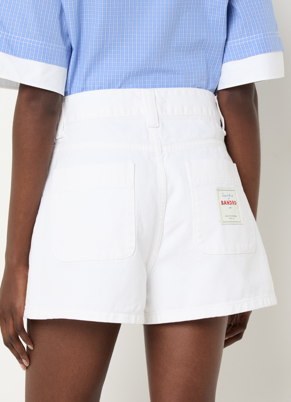 Sandro High waist straight fit korte broek van denim met gekleurde wassing - achterkant wit