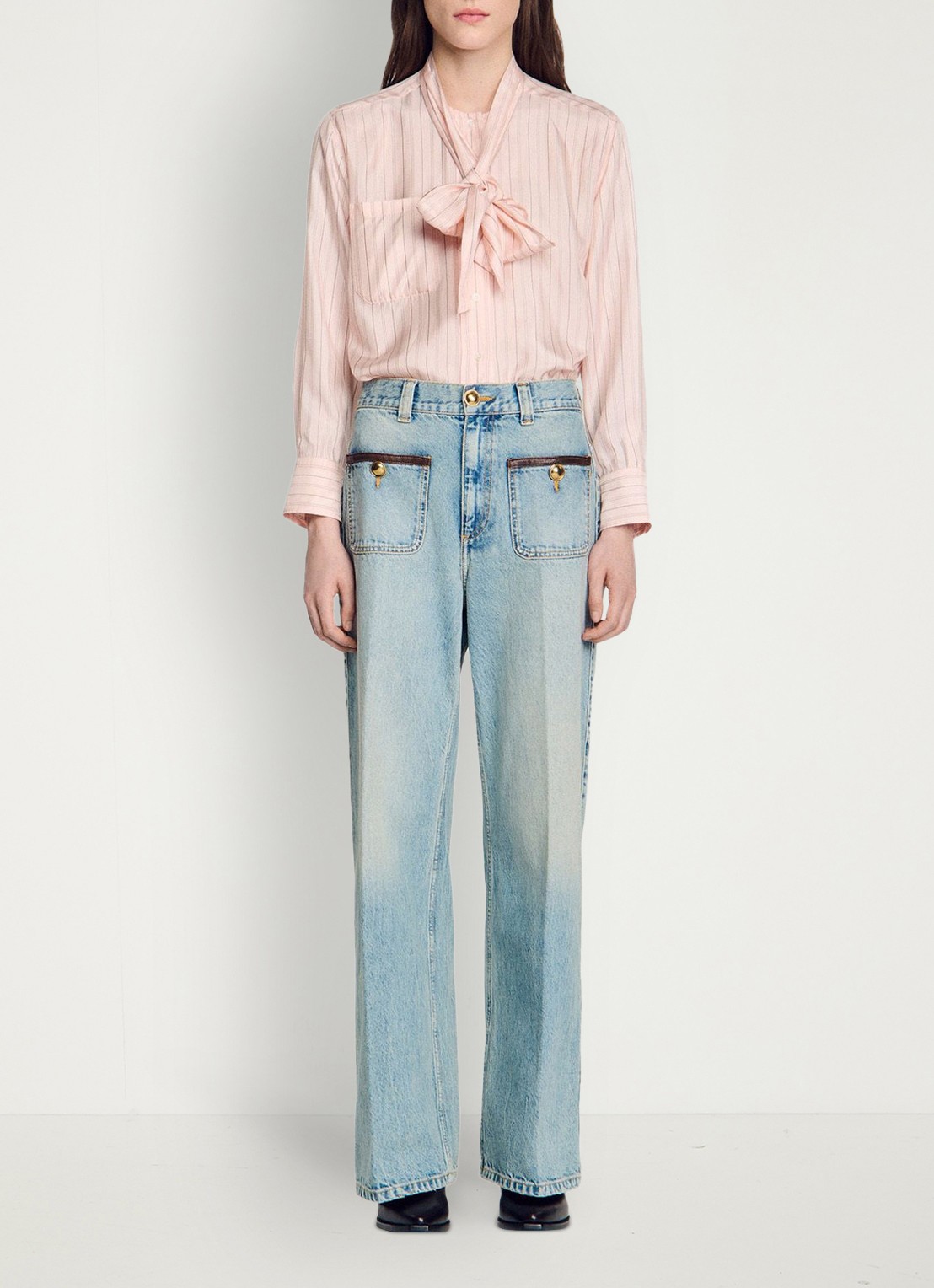 Sandro High waist straight leg broek van denim met lichte wassing en opgestikte zakken - detail 4 blue jean / blauw