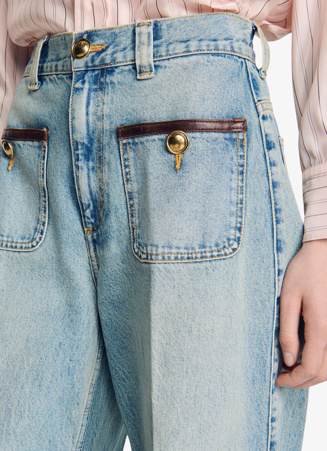 Sandro High waist straight leg broek van denim met lichte wassing en opgestikte zakken - detail 5 blue jean / blauw