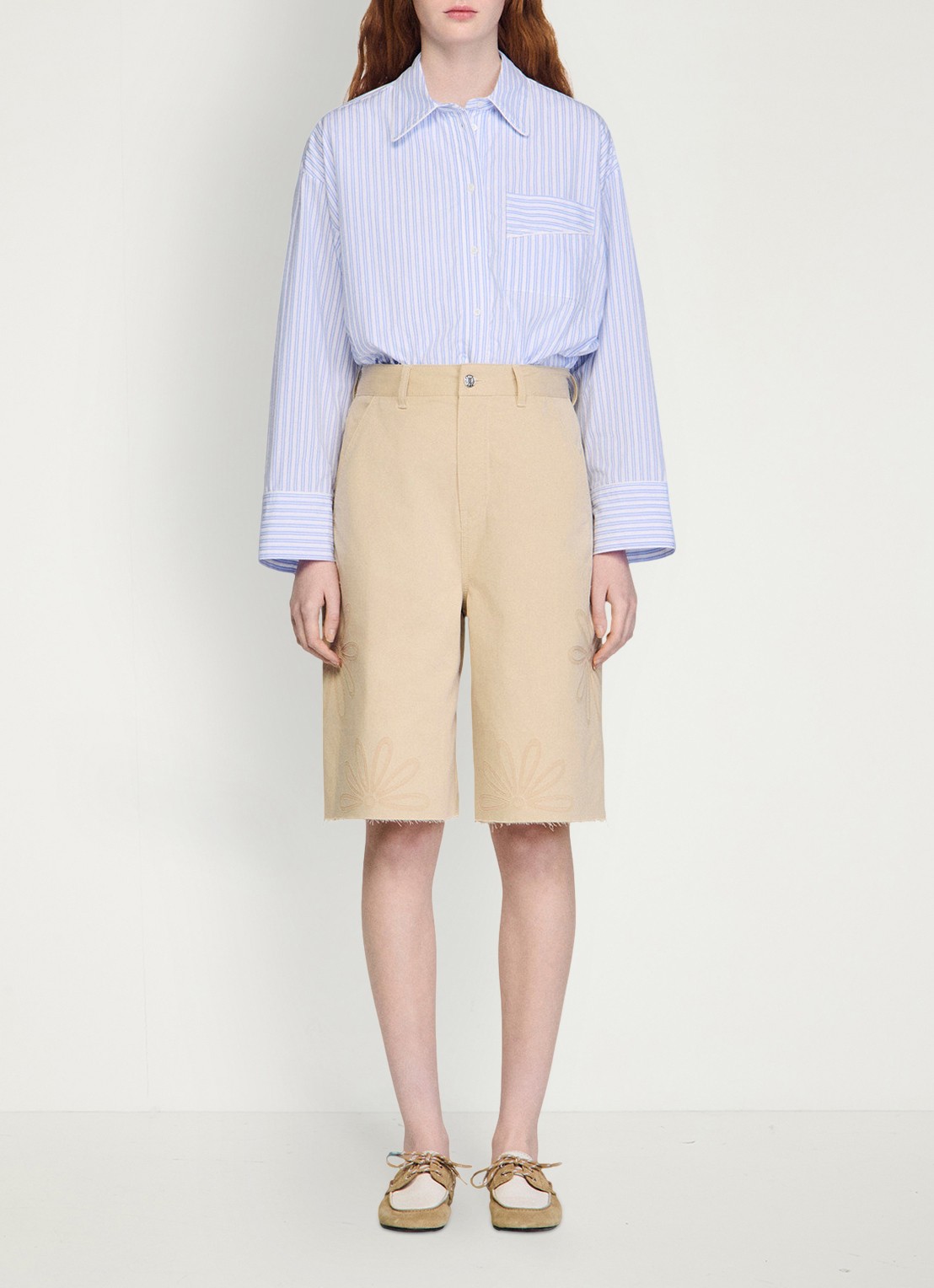 Sandro High waist wide fit korte broek van denim met bloem detail - detail 6 beige