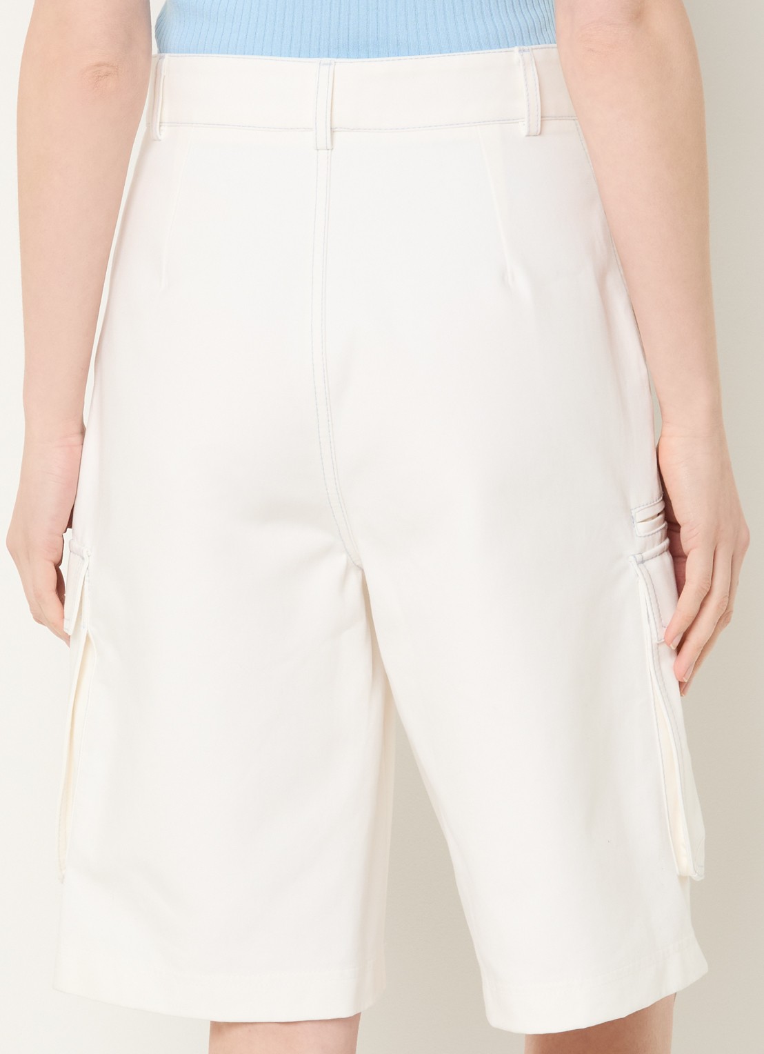 Sandro High waist wide fit korte broek van denim met gekleurde wassing - achterkant wit