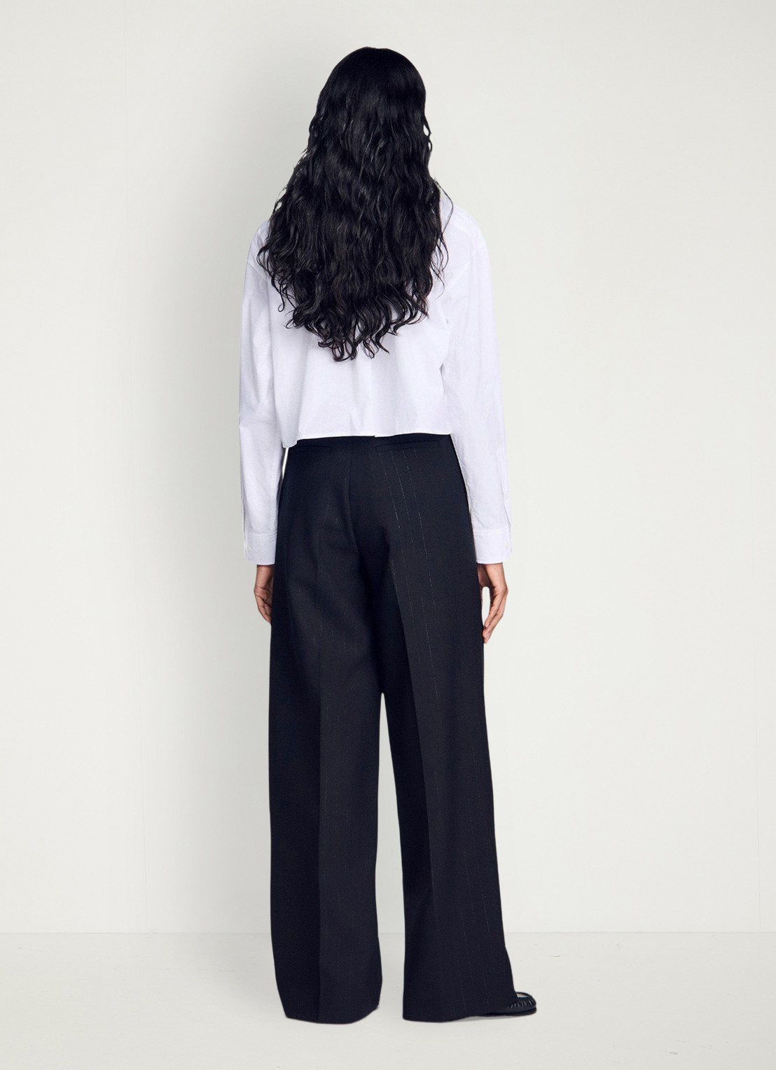 Sandro High waist wide fit pantalon in wolblend met krijtstreep - achterkant zwart