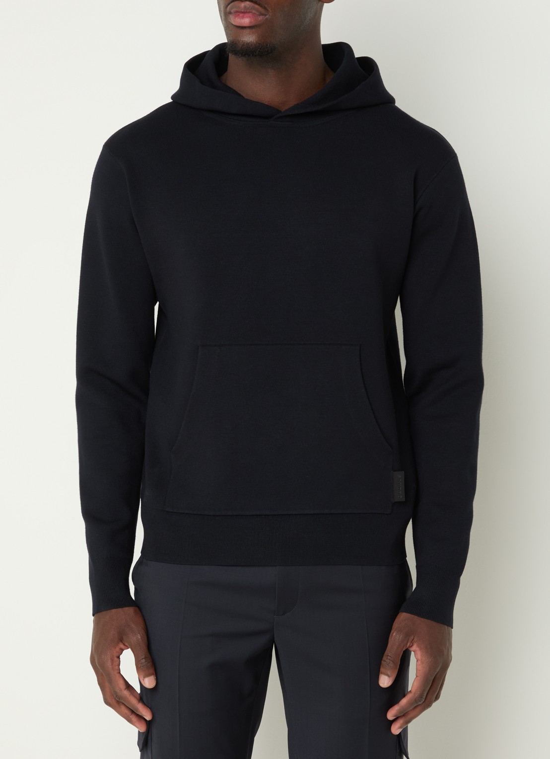 Sandro Hoodie met kangoeroezak - detail zwart