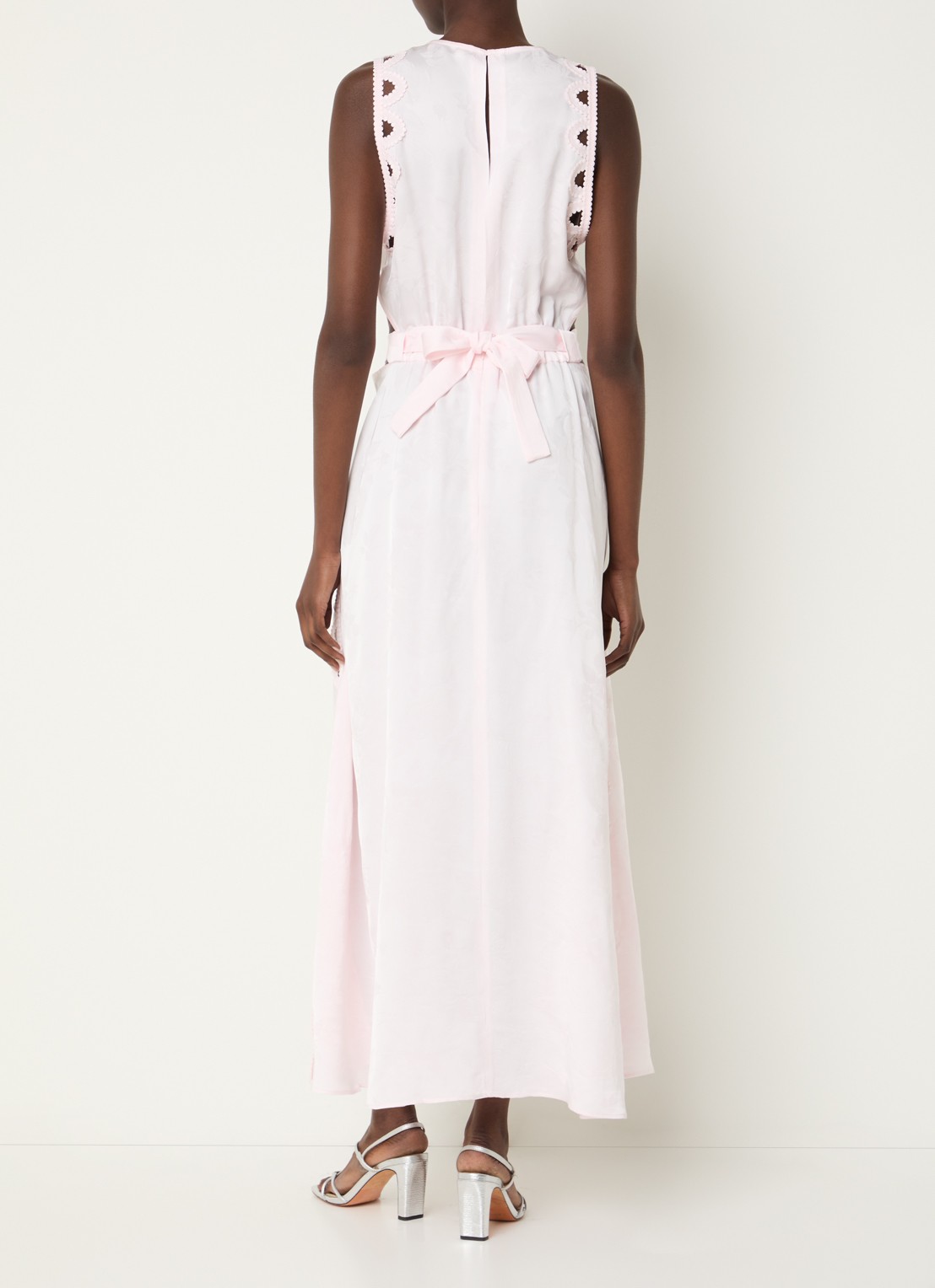 Sandro Maxi jurk met cut-out detail - achterkant 3 lichtroze