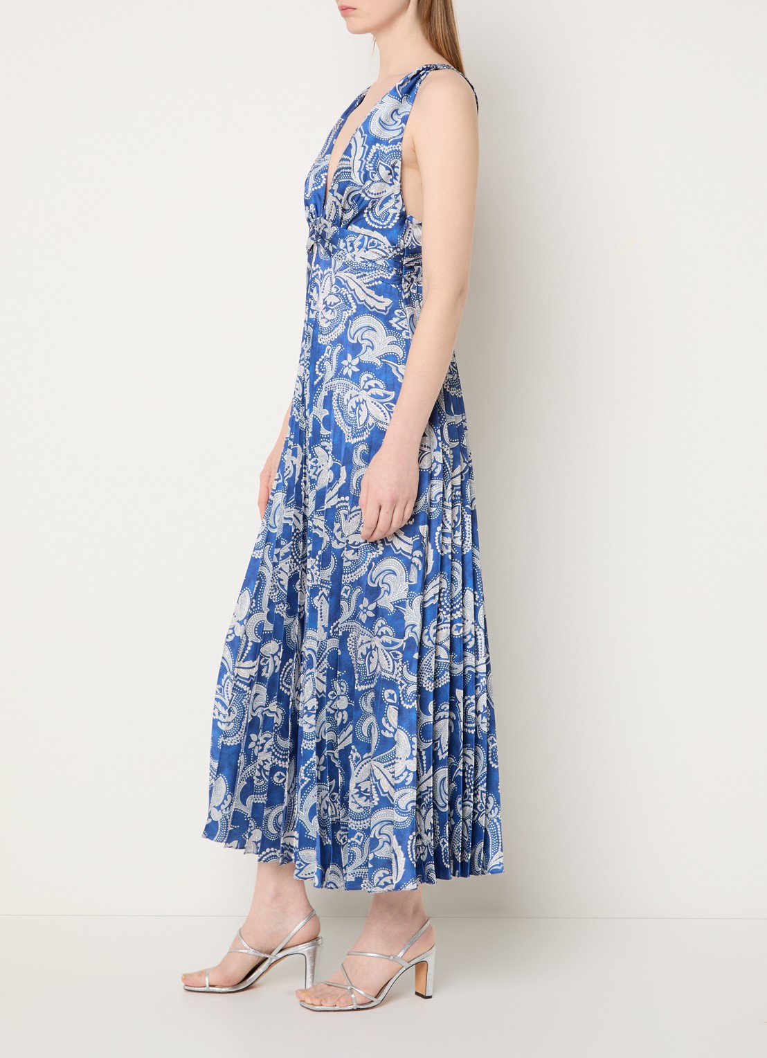 Sandro Maxi jurk van satijn met bloemenprint - voorkant 3 donkerblauw