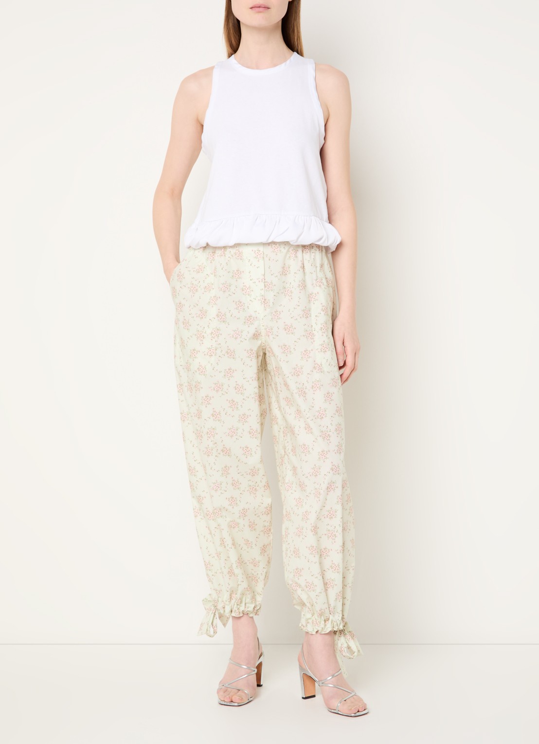 Sandro Mid waist wide fit broek met bloemenprint - voorkant 3 lindegroen