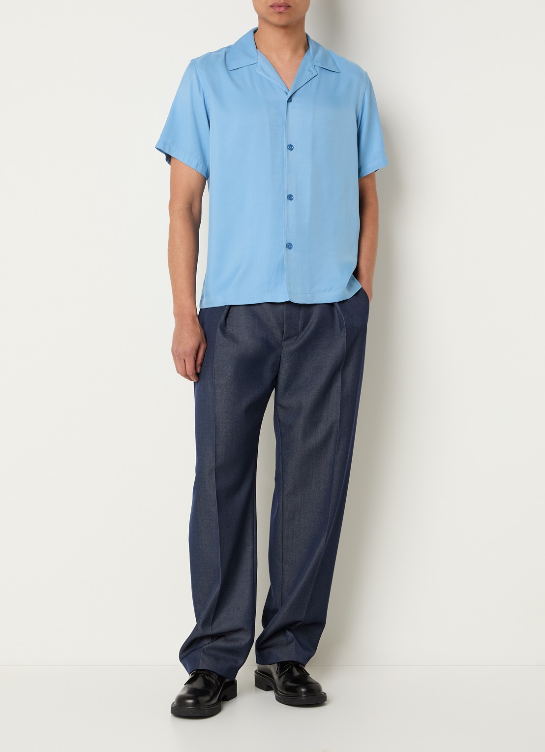 Sandro Regular fit overhemd met V-hals - voorkant 3 blauw