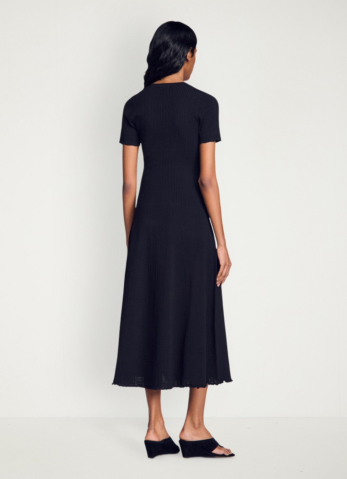 Sandro Ribgebreide maxi jurk met knoopdetail - achterkant 6 zwart