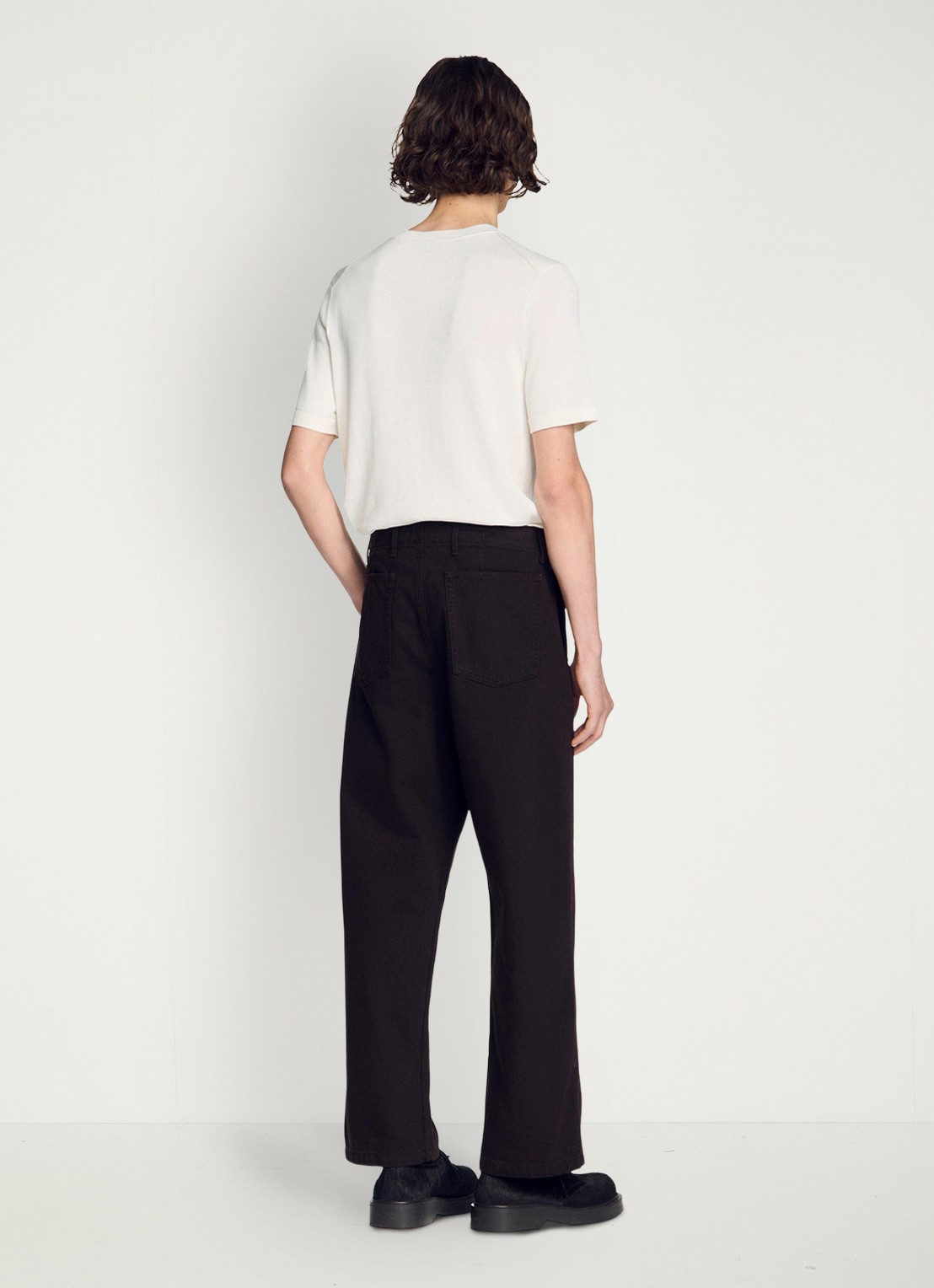 Sandro Straight fit pantalon met steekzakken - achterkant chocoladebruin