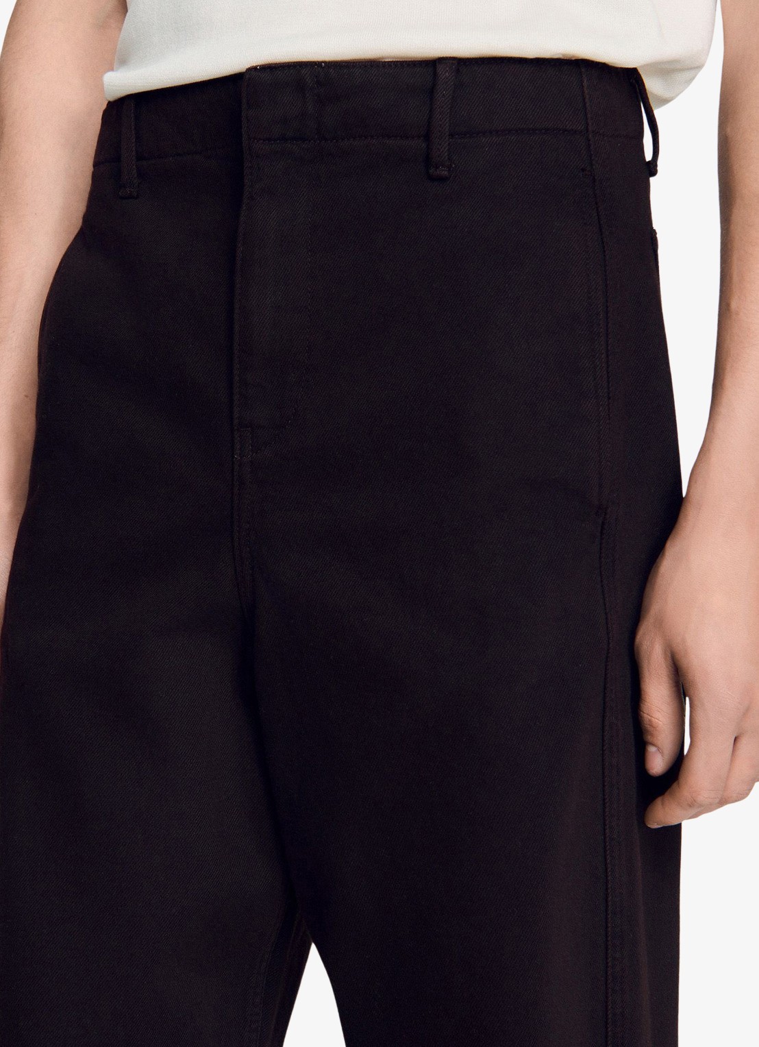 Sandro Straight fit pantalon met steekzakken - detail 4 chocoladebruin