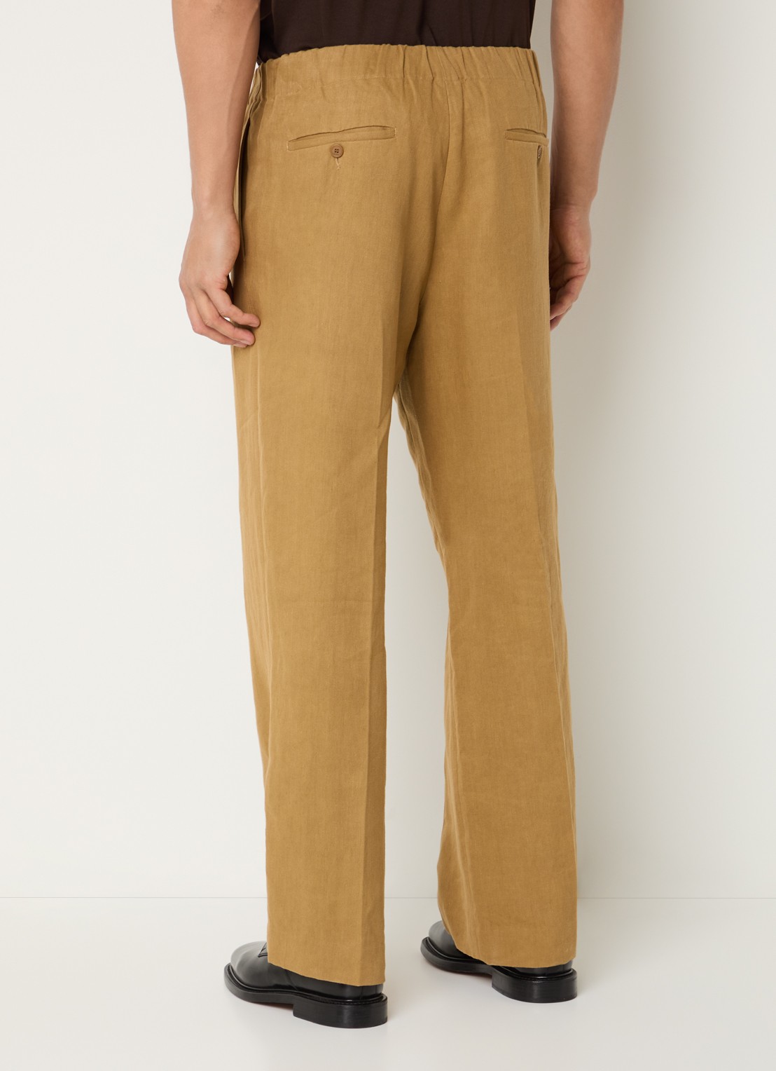 Sandro Straight fit pantalon van linnen met steekzakken - achterkant mosterd