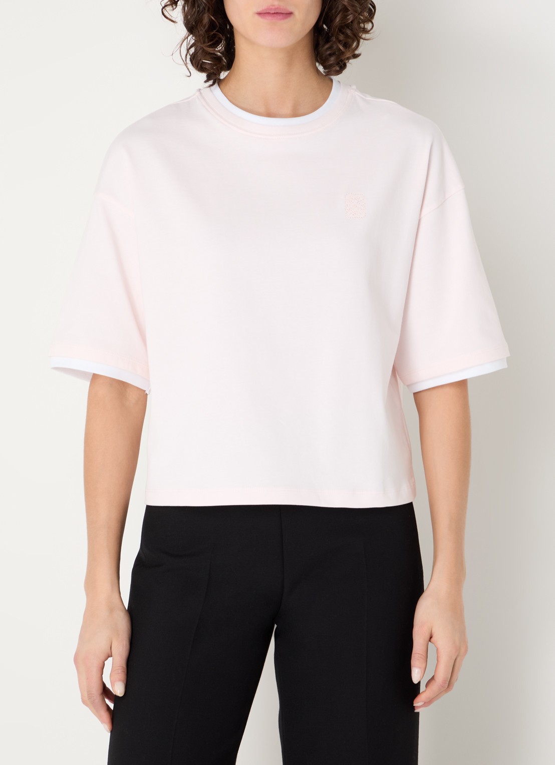 Sandro T-shirt met logoborduring - detail lichtroze
