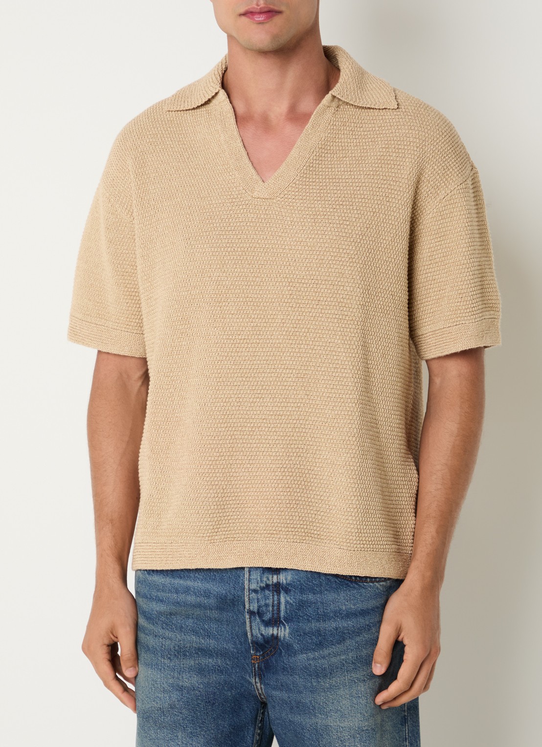 Sandro T-shirt met structuur en V-hals - detail 4 beige