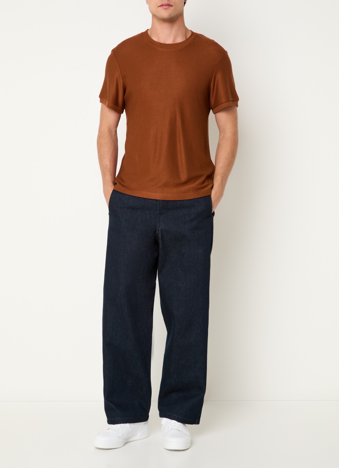 Sandro T-shirt met structuur - voorkant 3 roodbruin