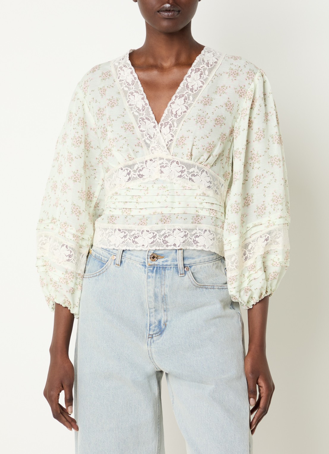 Sandro Top in linnenblend me details van kant - achterkant lindegroen