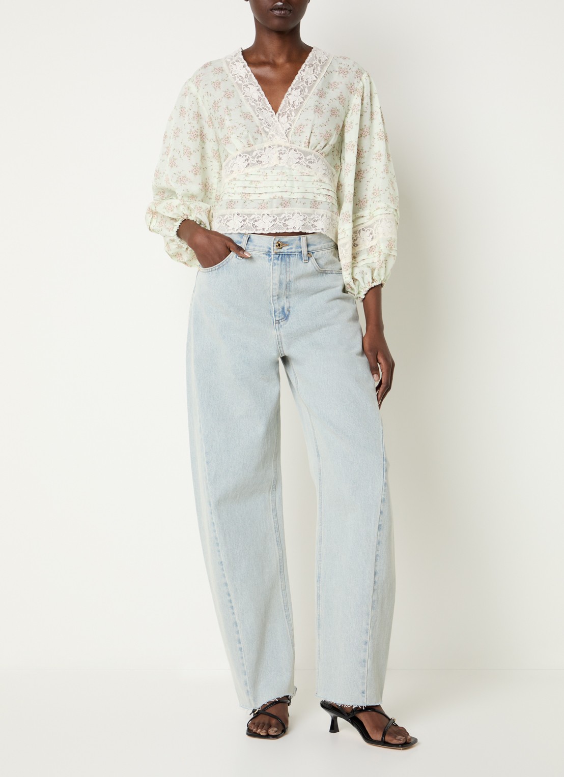 Sandro Top in linnenblend me details van kant - voorkant 3 lindegroen