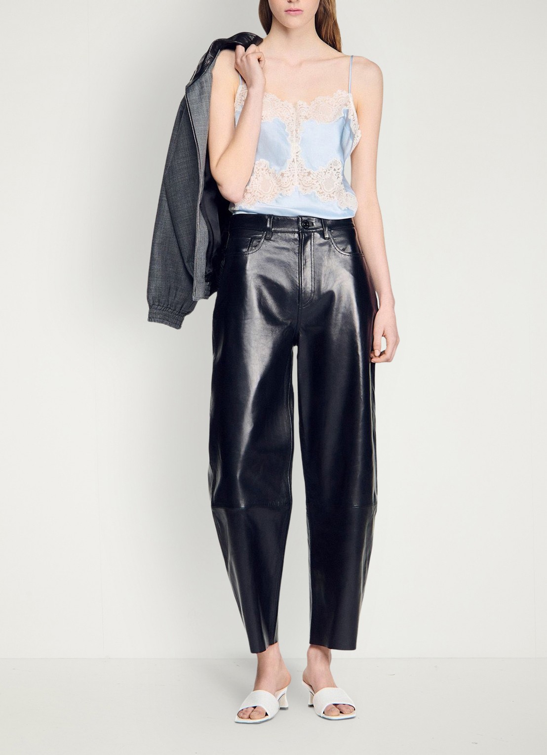Sandro Top met details van kant - voorkant 2 lichtblauw