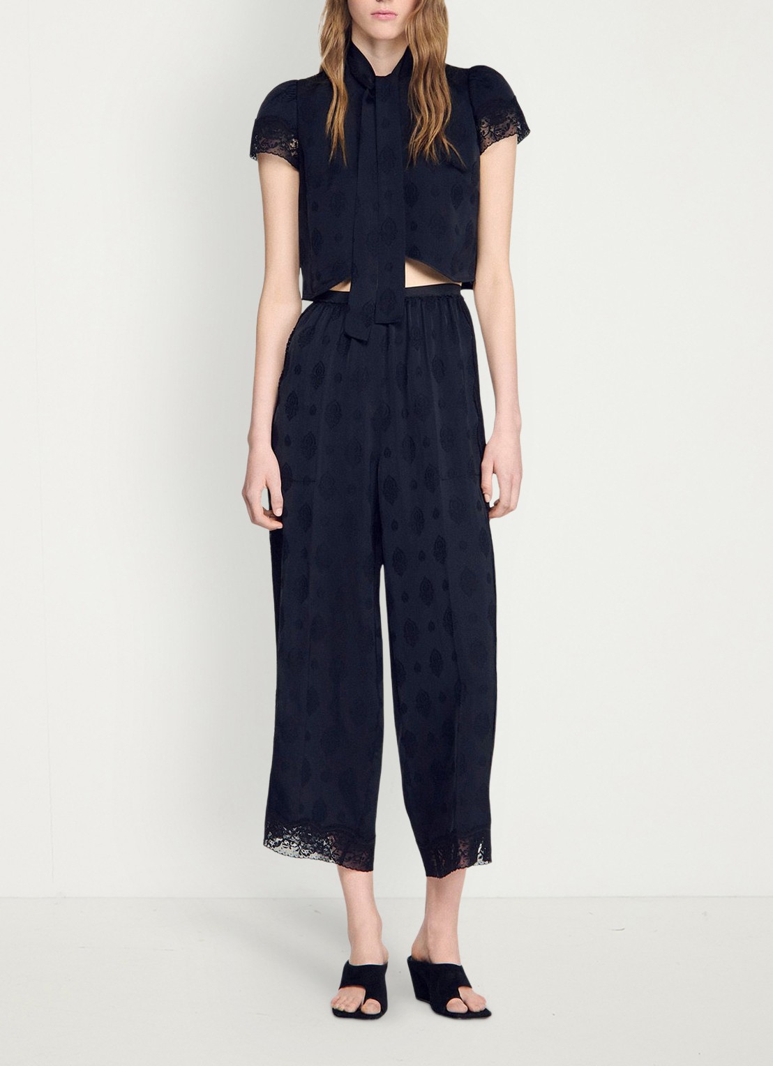 Sandro Top met strikkraag en details van kant - detail 5 black / zwart