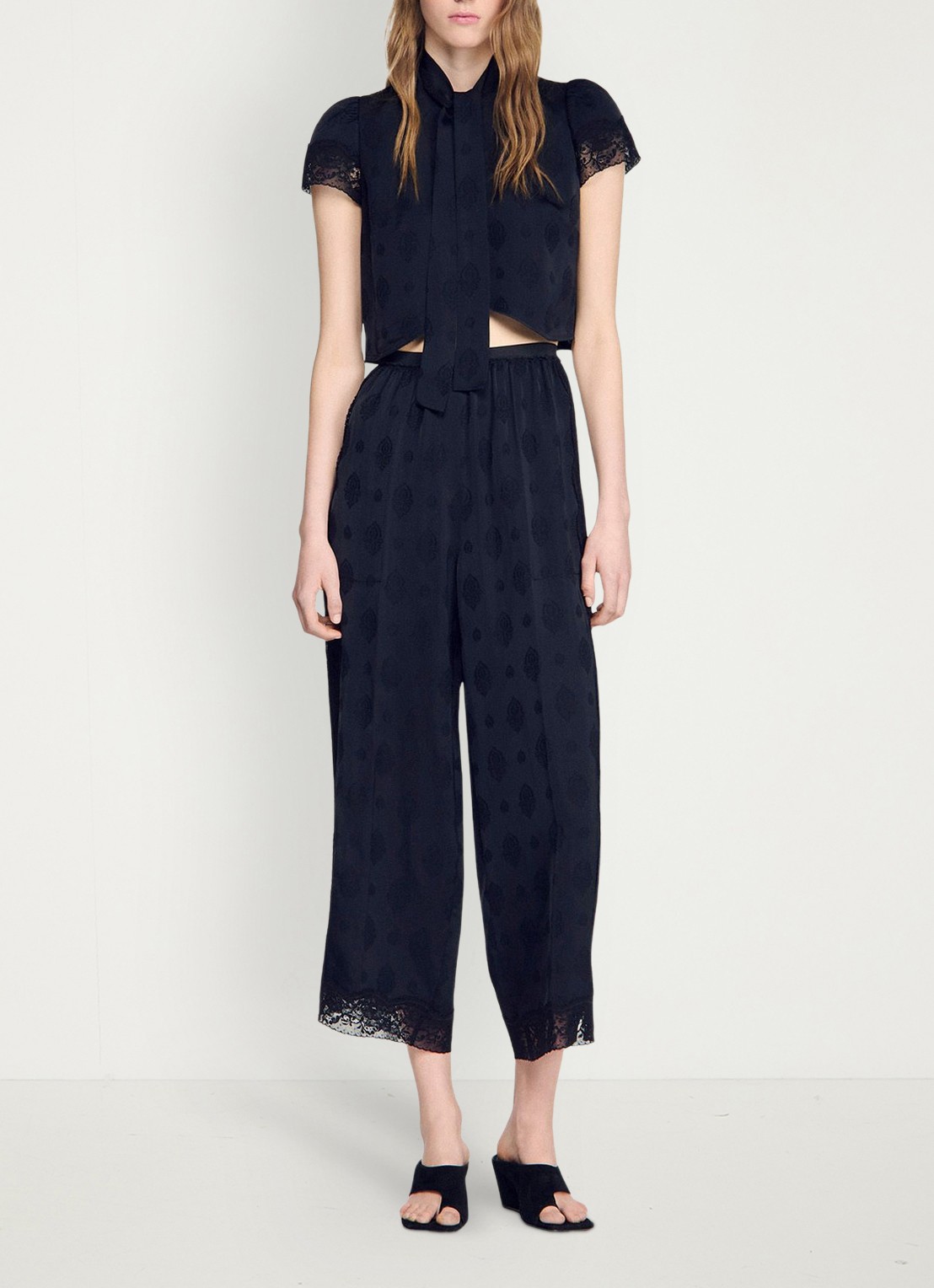 Sandro Top met strikkraag en details van kant - detail 7 black / zwart