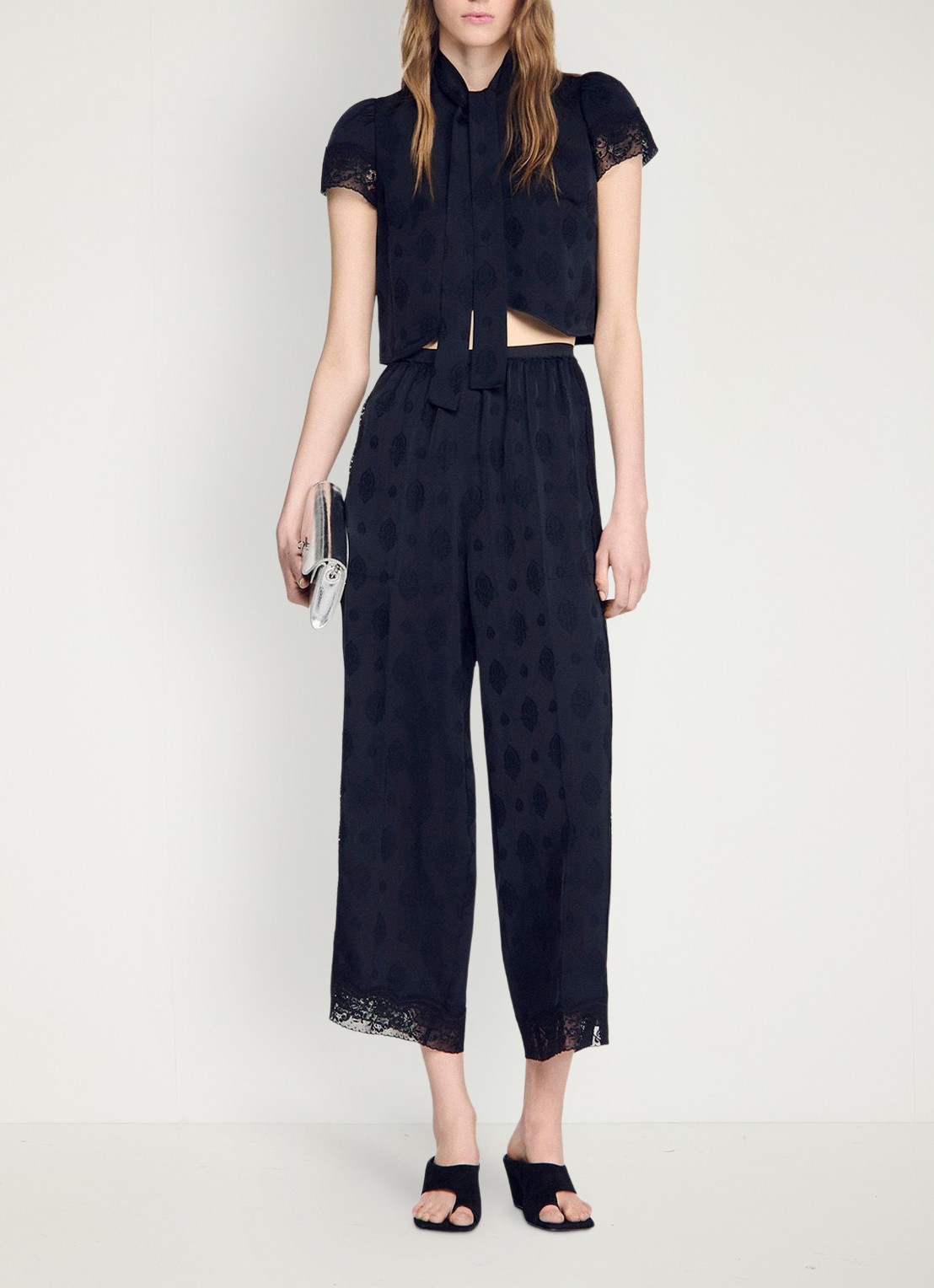 Sandro Top met strikkraag en details van kant - voorkant 2 black / zwart