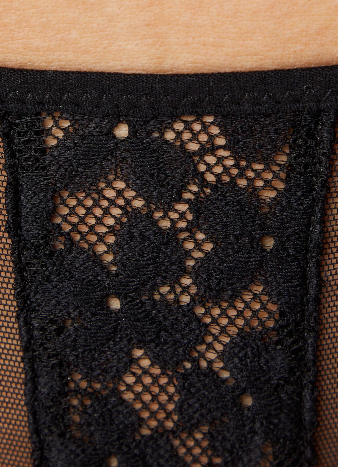 Sarda Ariarne string van mesh met kant - detail 2 zwart