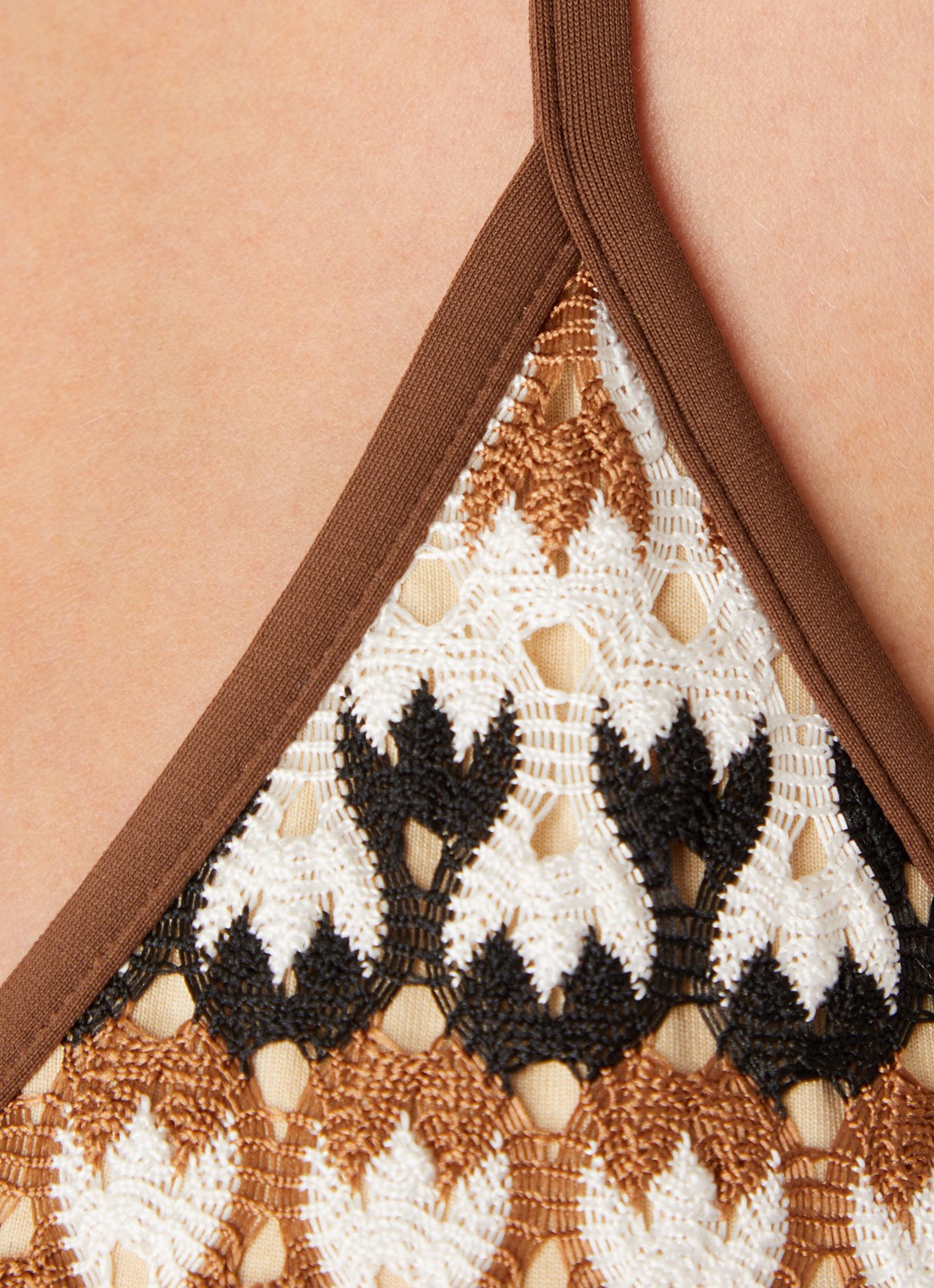Sarda Biles triangel bikinitop van crochet met uitneembare vulling - detail 5 bruin