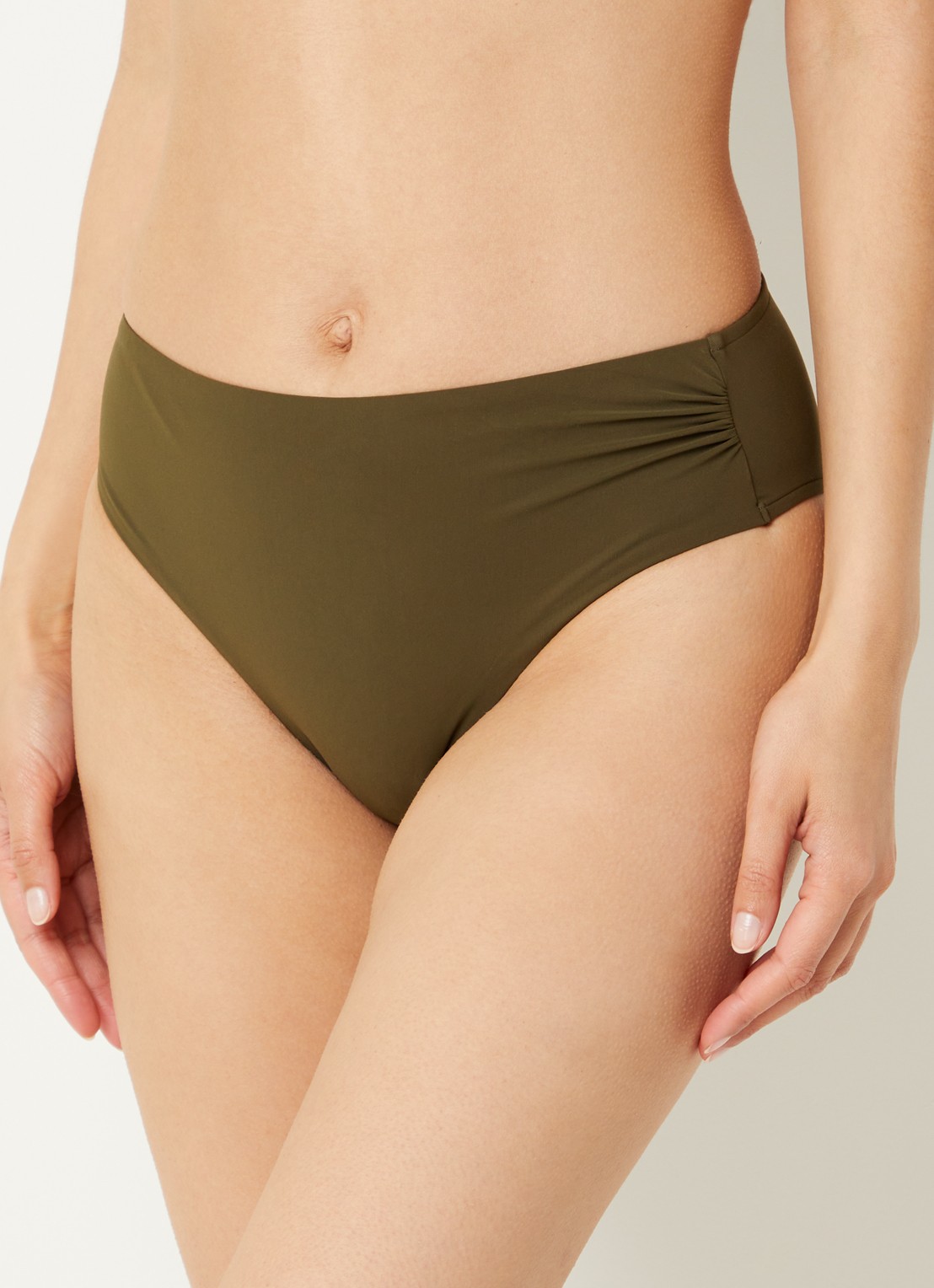 Sarda Lita bikinislip met plooidetail - detail bronsgroen