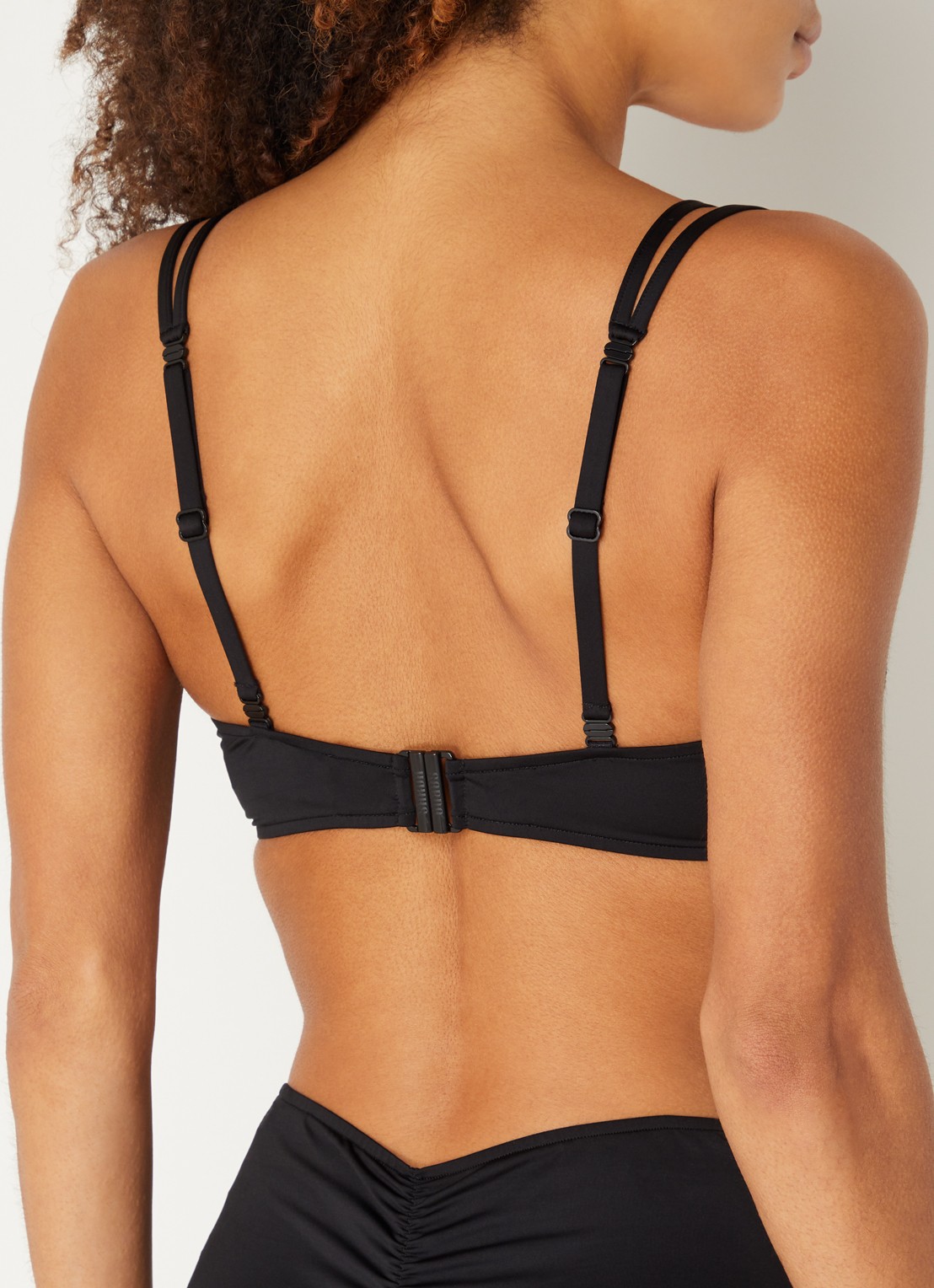 Sarda Sha voorgevormde triangel bikinitop met overlay van mesh - achterkant 6 zwart
