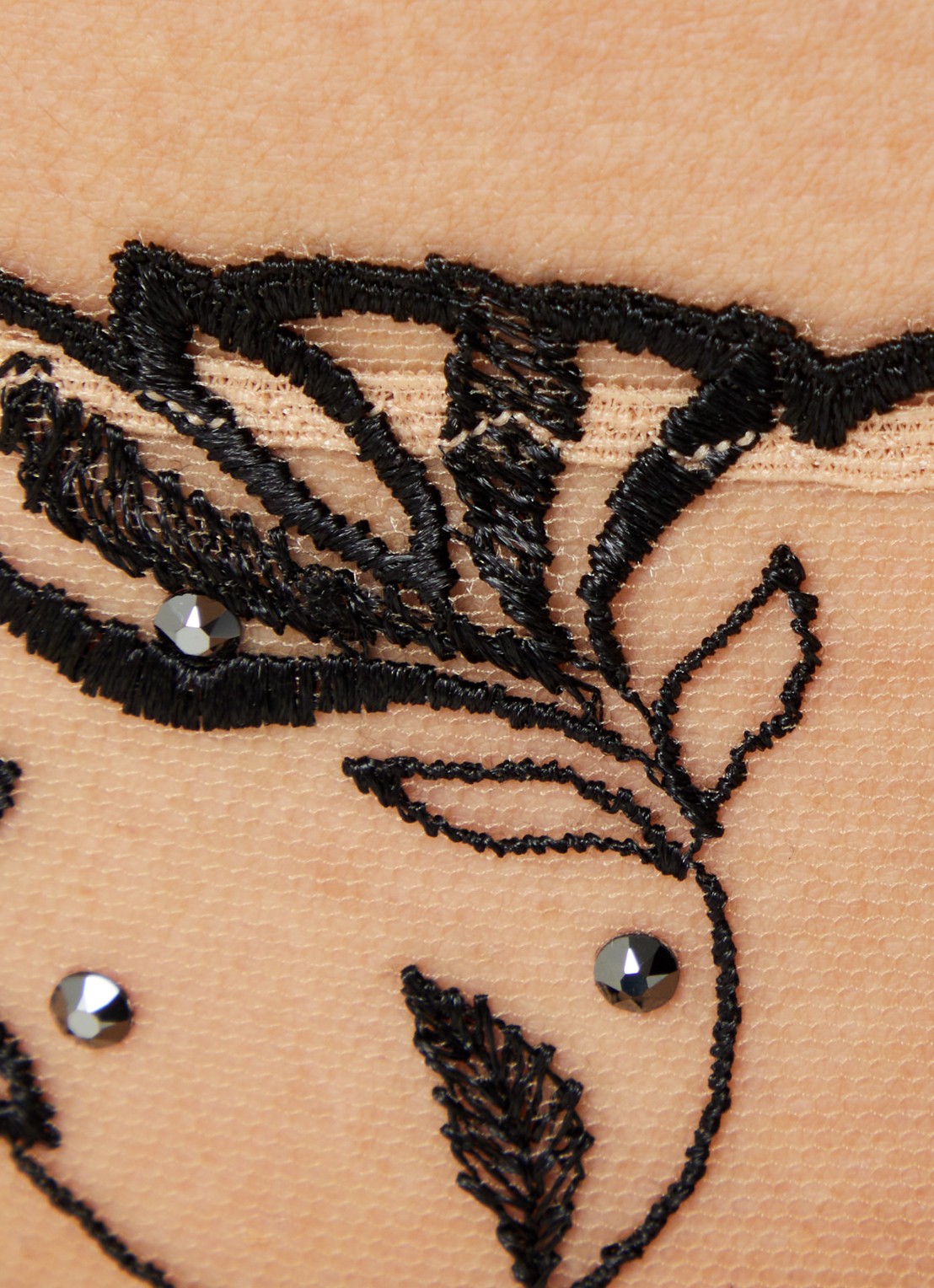 Sarda Shay string van mesh met borduring - detail 3 zwart