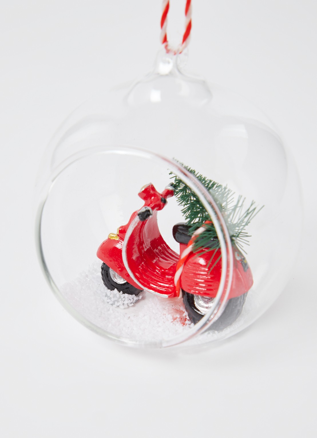 Sass & Belle Coming Home Scooter kerstbal 9 cm - detail 3 rood