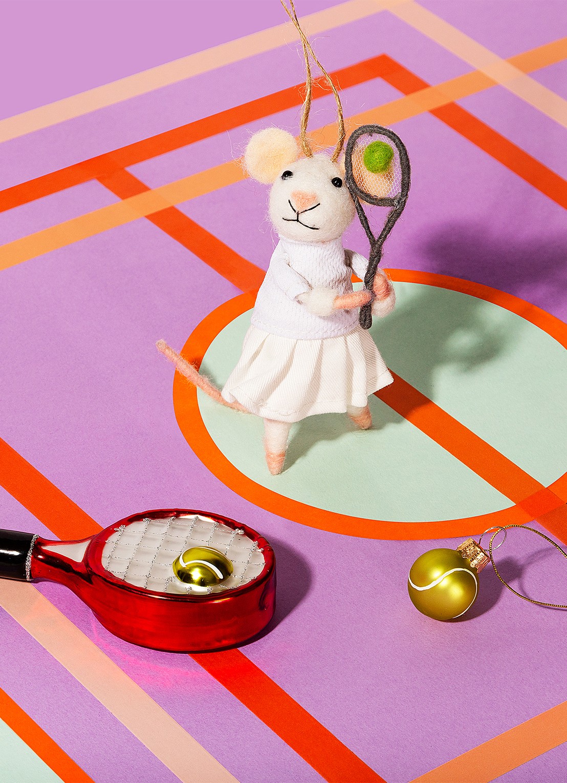 Sass & Belle Tennis Muis kersthanger 13 cm - detail wit