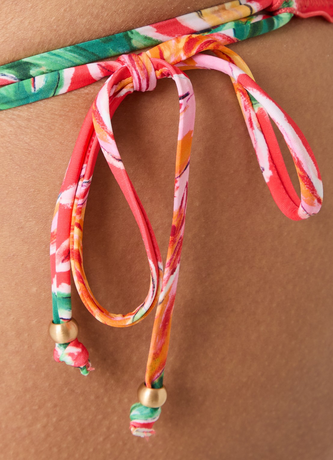 Seafolly Brazilian bikinislip met bloemenprint - detail 3 koraalrood