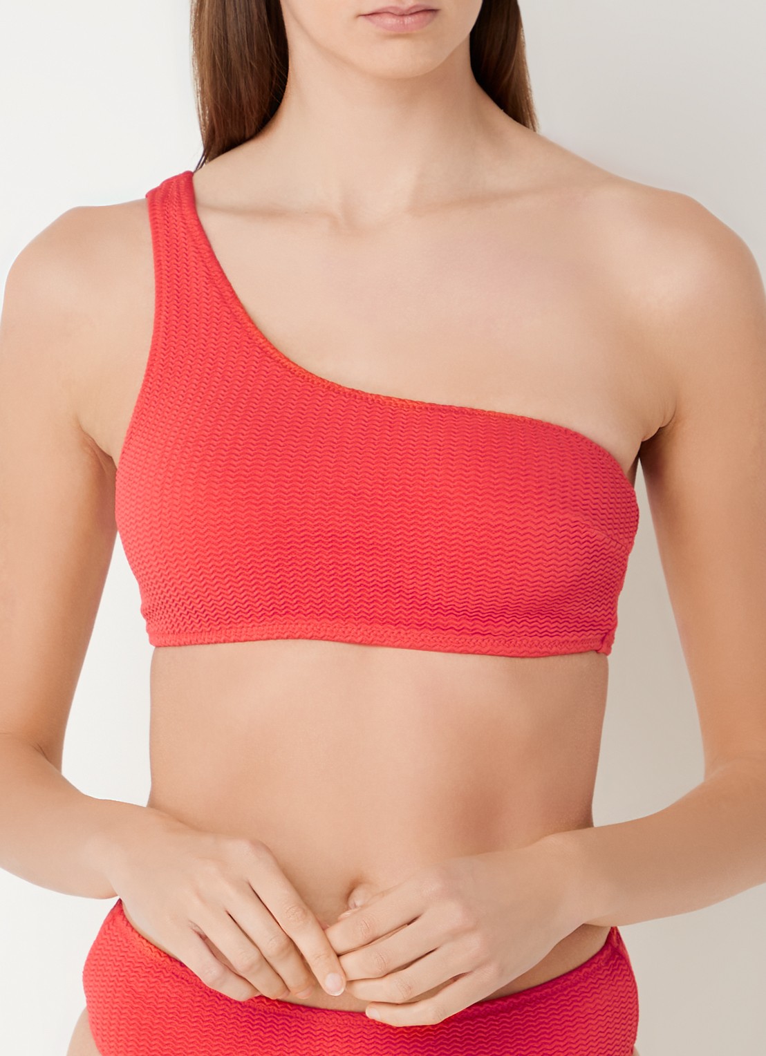 Seafolly One shoulder bikinitop met uitneembare vulling en structuur - detail rood