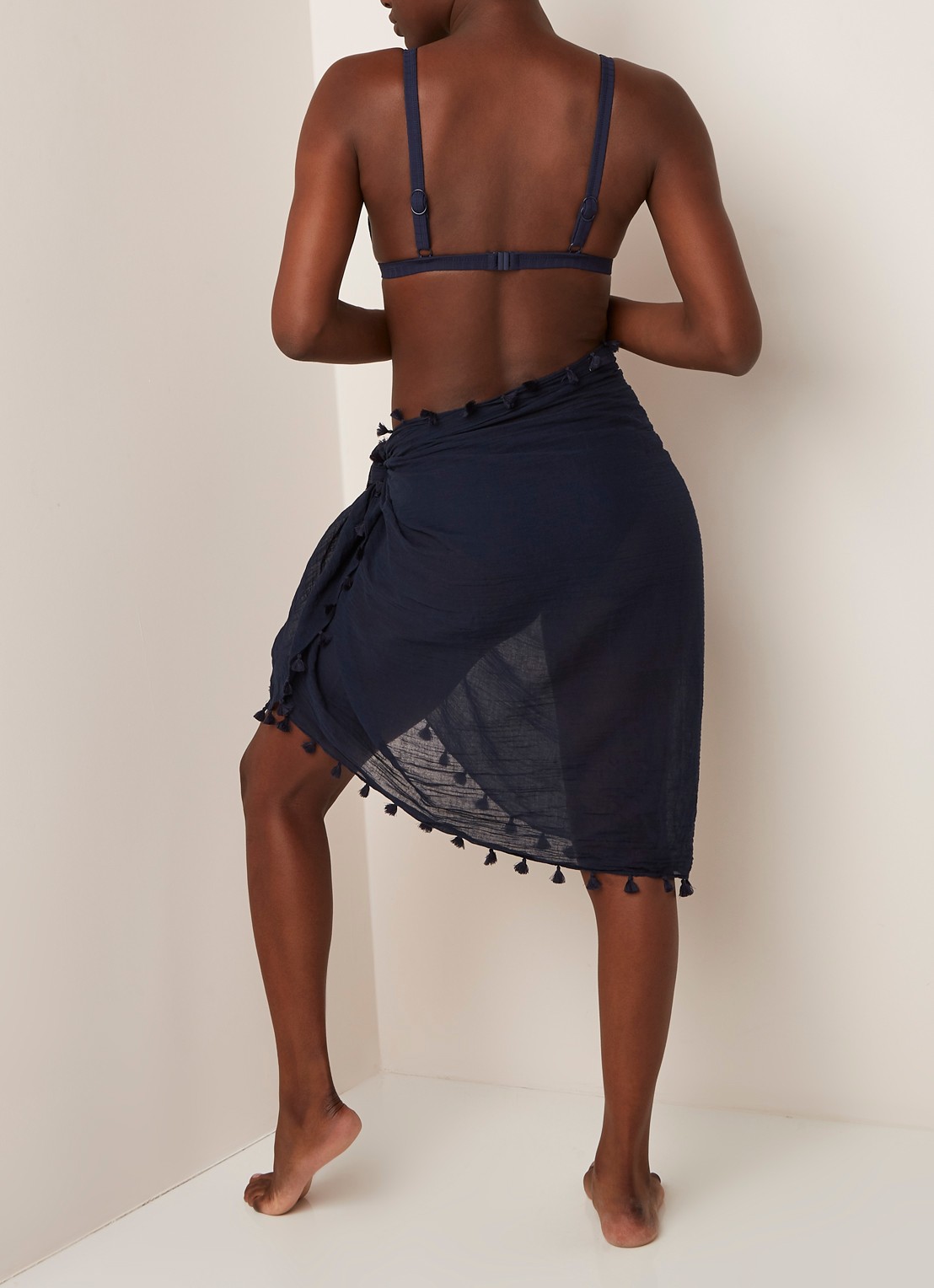 Seafolly Pareo wikkelrok met franjes - achterkant blauw