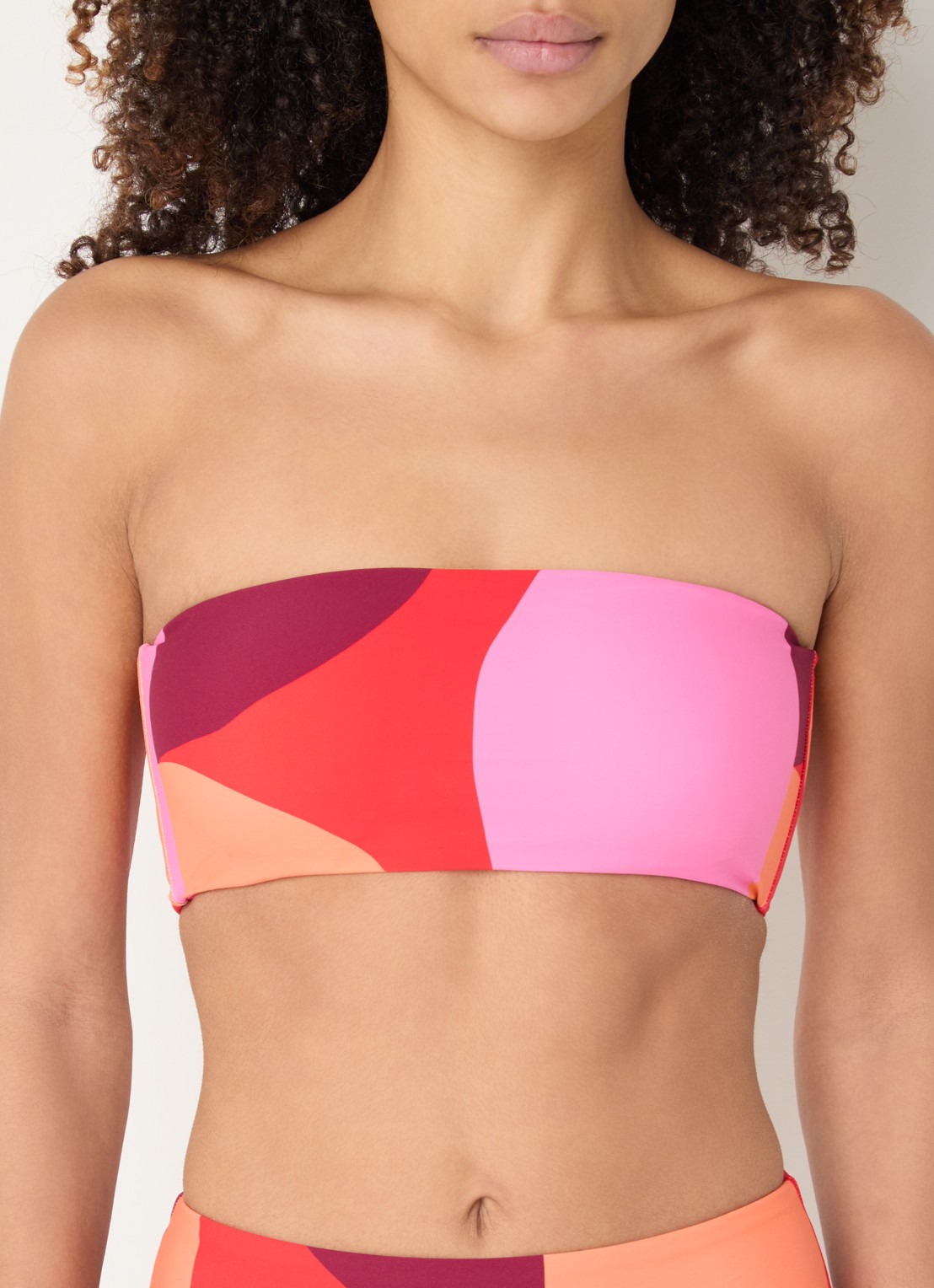 Seafolly Sorrento reversible bandeau bikinitop met print - detail 2 koraalroze
