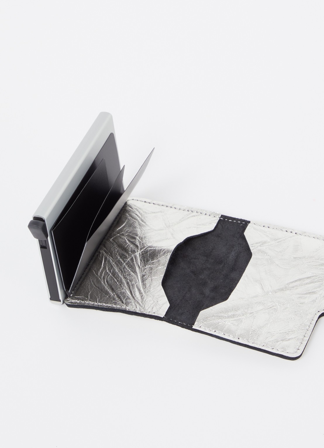 Secrid Miniwallet pasjeshouder van leer met metallic finish - voorkant 3 zilver