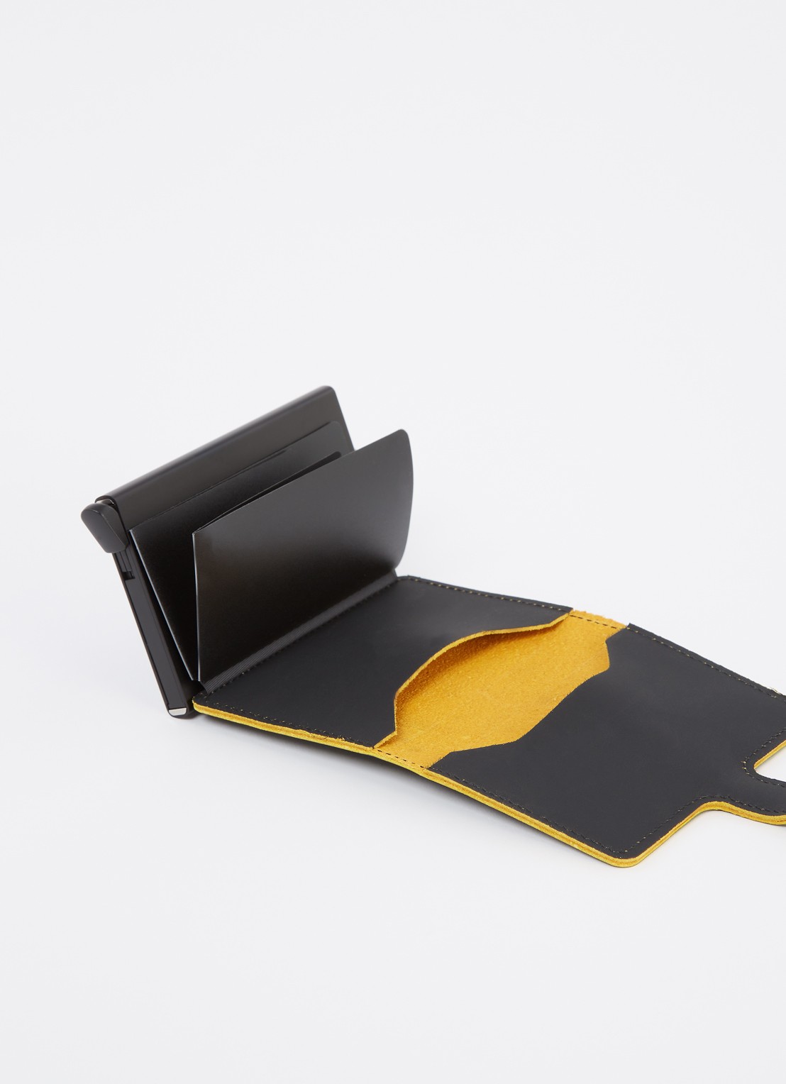 Secrid Miniwallet pasjeshouder van leer - voorkant 2 zwart