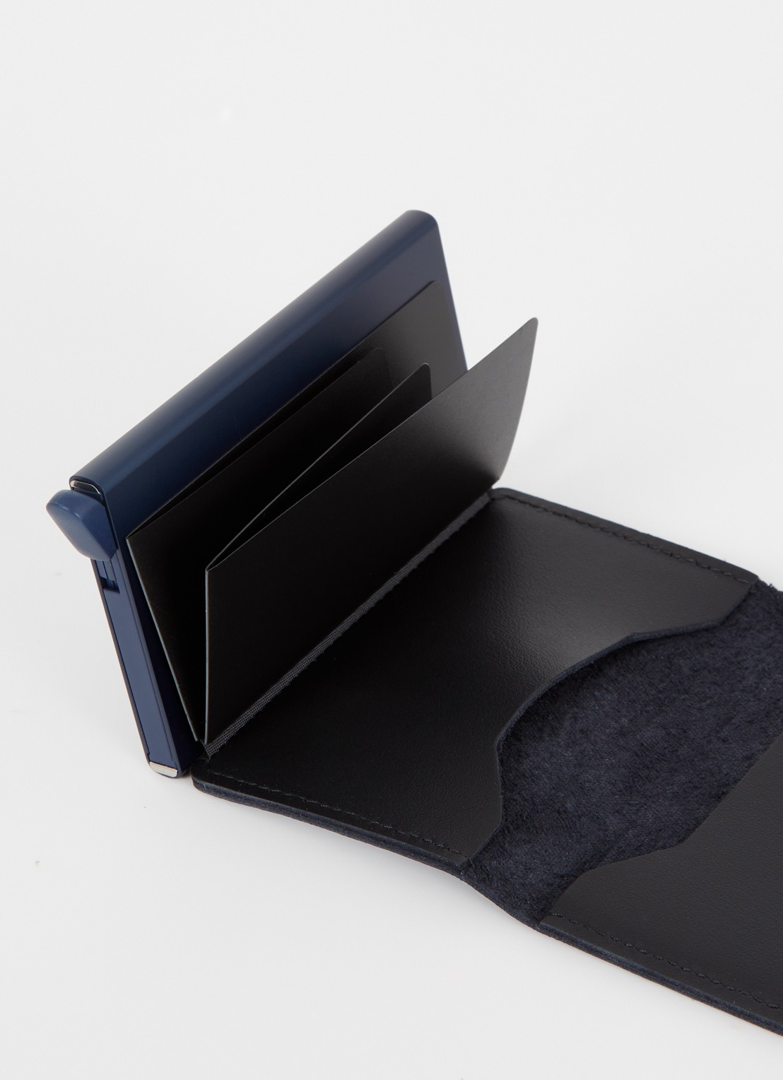Secrid Miniwallet pasjeshouder van leer - voorkant 2 zwart