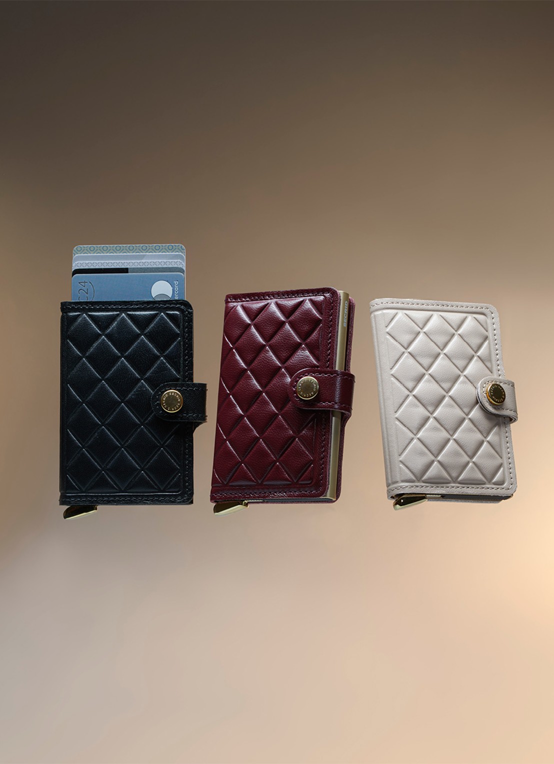 Secrid Miniwallet+ pasjeshouder van leer - detail 6 lichtgrijs