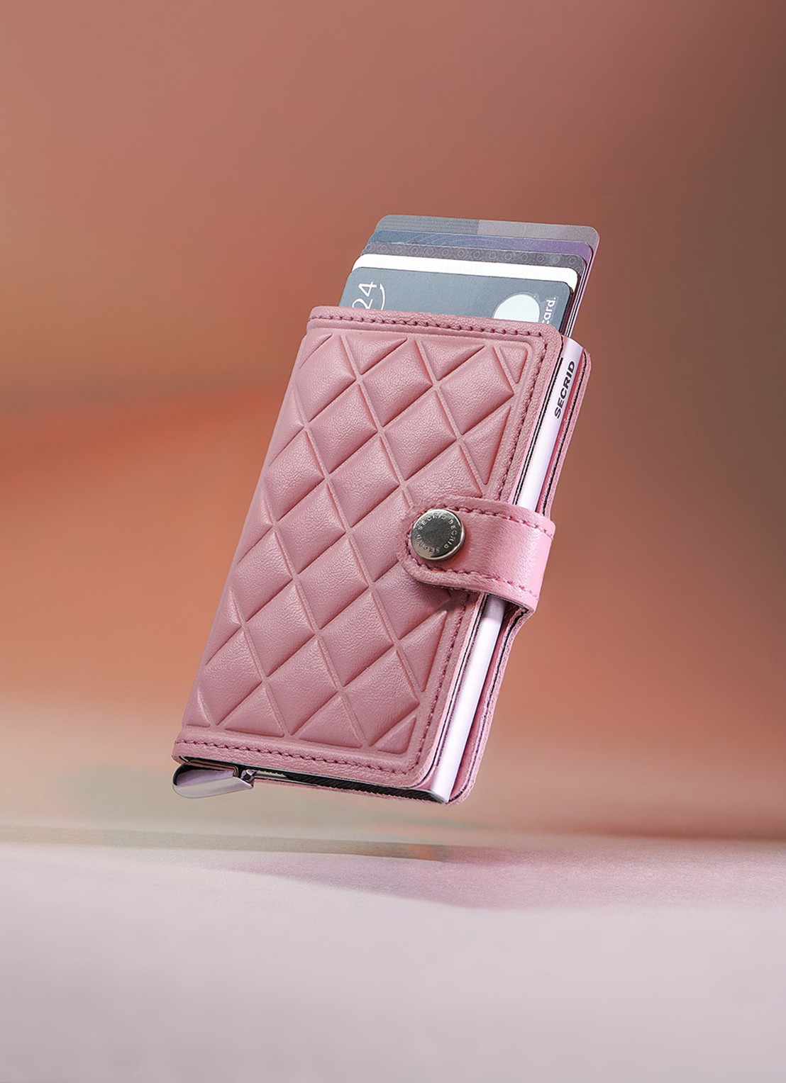 Secrid Miniwallet+ pasjeshouder van leer - detail 7 lichtroze