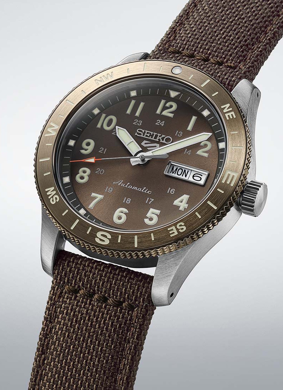 Seiko 5 Sports Field horloge HDB009K1 - detail 3 bruin