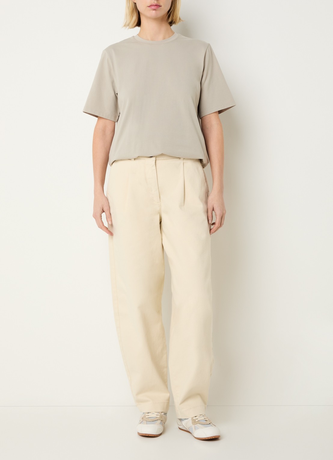 Selected Alma mid waist tapered fit broek met steekzakken - voorkant 4 creme