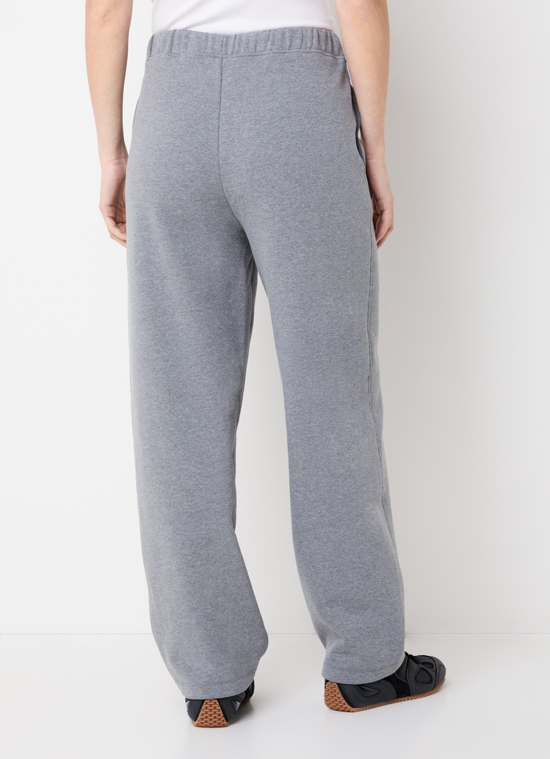 Selected Ari Gia high waist loose fit joggingbroek met elastische band en steekzakken - achterkant grijsmele